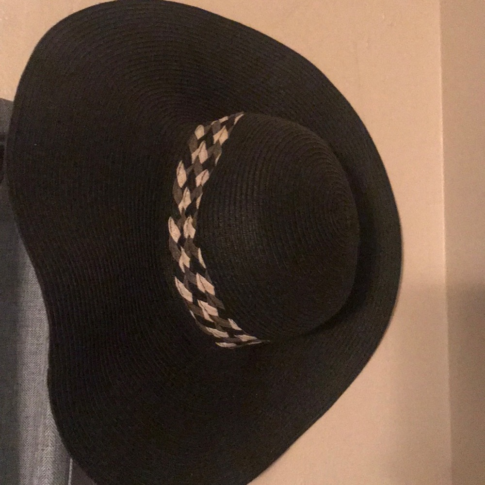 Black Beach Hat
